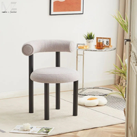 Chaise d'appoint moderne minimaliste nordique occasionnelle en forme de boucle pour le salon