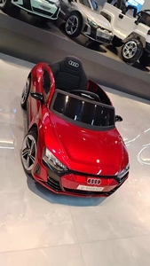Nouvelle arrivée Voiture électrique Audi RS E-<span class=keywords><strong>tron</strong></span> GT sous licence pour enfant Musique Lumière Batterie Alimentée Jouet voiture à pédales pour enfants - Product Image 5