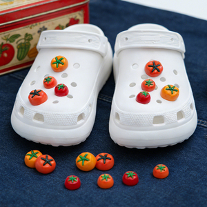 Breloques 3D en PVC pour sabots, motif <span class=keywords><strong>tomates</strong></span>, écologiques, couleur et taille personnalisables, décorations amusantes pour sandales unisexes, vente en gros - Product Image 1