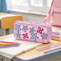 Pochette à crayons personnalisée avec logo, motif fille mignon, hologramme brillant, fleur en appliqué 3D, strass, impression sérigraphique, fermeture éclair