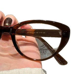 My0623 Gafas de ojo de gato para mujer, lentes de resina, protección contra la luz azul, montura mediana, fabricadas en Danyang - Product Image 3