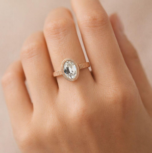 Bague ovale en diamant de laboratoire – Monture vintage, bande en or de 2 carats avec taille Old Mine - Product Image 5