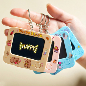 En gros, Mini porte-clés de jeu rotatif en PVC à thème anime, jouet fantaisie pour enfants, avec fonction de jeu d'arcade, hamster, tableau d'écriture portable et <span class=keywords><strong>projecteur</strong></span> en plastique - Product Image 1