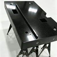 Table d'inspection en granit avec support en acier pour vérification dimensionnelle en atelier