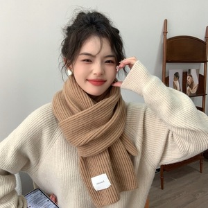 الأوشحة الكورية غير المحبوكة الراقية الأعلى مبيعًا بلون واحد للخريف والشتاء والرقبة الدافئة أزياء مخططة طباعة بالجملة - Product Image 1