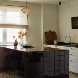 Stores romains en lin sur mesure semi-transparents filtrant la lumière pour chambre à coucher, salon et projets d'aménagement intérieur - Product Image 3