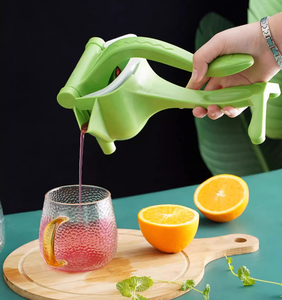 Venta caliente accesorios de cocina Nuevo Manual portátil naranja Mini exprimidor para frutas y verduras rápido y fácil de usar - Product Image 6