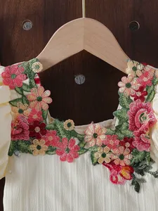 Conjunto de Ropa para Niñas Pequeñas al por Mayor, Blusa con Mangas Abullonadas y Bordado de Flores + Falda, Conjunto de 2 Piezas - Product Image 3
