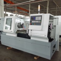 Tour CNC horizontal robuste automatique CK6140 avec haute précision à grande vitesse, porte-outils 4 axes 2 postes, système GSK, broche simple