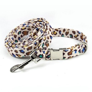 Collier de chien moderne et anneau de cou de chat imperméable résistant à l'usure avec impression de taches de léopard <span class=keywords><strong>toile</strong></span> cuir matériel pour la marche de chien - Product Image 3
