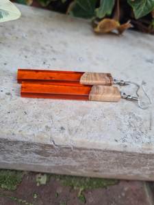 Boucles d'oreilles tendance en résine et bois, bijoux légers faits à la main, pièces de style affirmé, cadeau idéal pour un usage quotidien - Product Image 4