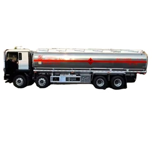 Camion-citerne de transport de carburant essence et diesel Sinotruck personnalisé en usine, en vente - Product Image 3