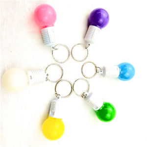 2019 nuevo estilo de bombilla de plástico modelo LED luz larga llave hebilla juguetes para niños de 10 a 14 años - Product Image 5