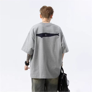 เสื้อยืดฮิปฮอปสตรีทแวร์ผู้ชายขายส่ง พิมพ์โลโก้ตามสั่งบนผ้าฝ้ายเนื้อแน่น ดีไซน์ทันสมัยมีเอกลักษณ์ - Product Image 5