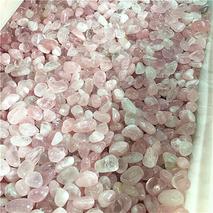 Piedra de cuarzo en bruto pulido pequeño natural, grava de cuarzo rosa caída de cristal rosa para decoración del hogar