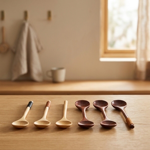 Cuillère en bois de Nanmu de style japonais en gros, petite cuillère à café, cuillère à miel en bois naturel pour bocaux et tasses - Product Image 4