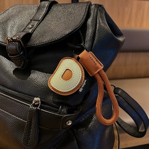 Breloques de sac en cuir de haute qualité, lettres de l'alphabet en PU (26 lettres), cadeaux d'anniversaire pour filles, souvenirs de vacances très demandés - Product Image 4