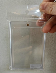 Tốt Nhất Bán Một Cảm Ứng Từ Chủ Thẻ Trò Chơi Trong Suốt Thẻ Bảo Vệ Giao Dịch Thẻ Nam Châm Collector - Product Image 5