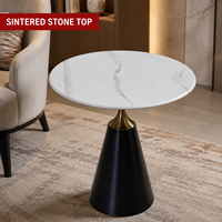 Table d'appoint conique en pierre frittée aspect marbre blanc, table d'appoint moderne, base en métal noir, mobilier minimaliste pour hôtel