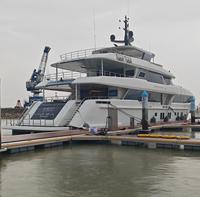 Yacht de luxe en alliage d'aluminium 2020, 46 m, moteurs diesel hors-bord MTU 2x2200 CV, vitesse de croisière de 15 nœuds pour les voyages longue distance en mer