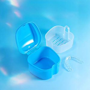 Portaprotesi a Forma di Mela per Dentiere Complete, Scatola Portatile per Contenere Apparecchi Ortodontici e Allineatori Trasparenti, Ideale come Regalo Promozionale per Dentisti - Product Image 2