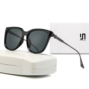 Nouvelles lunettes de soleil de style coréen unisexes, monture noire en plastique et métal, protection UV400, type 3, pare-soleil pour femmes et hommes - Product Image 5