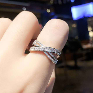 Anello alla Moda Geometrico Aperto Regolabile, Anello di Lusso Leggero e Vistoso per Uso Quotidiano - Product Image 1