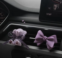 Diffuseur d'arôme en gypse pour voiture, motif ours violet de dessin animé mignon avec nœud, clip de ventilation, ornement parfumé, décoration intérieure automobile, parfum