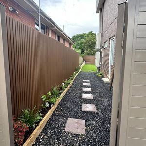 Revêtement extérieur personnalisable en aluminium couleur bois, imperméable, panneau mural rainuré WPC, revêtement 3D en relief <span class=keywords><strong>pour</strong></span> patios - Product Image 1