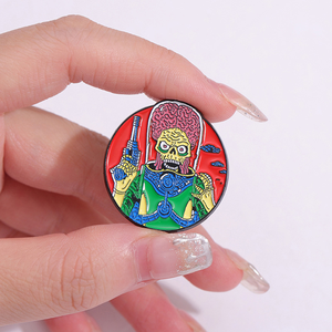 Máscara de Horror de Cerebro Rojo de Película de Ciencia Ficción Martiana de Dibujos Animados de Halloween Europea y Americana, Insignia y Emblema Metálicos Pintados - Product Image 3