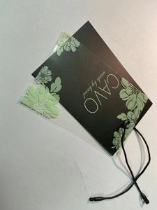 Etiquetas colgantes personalizadas de alta calidad para ropa y camisas con diseño impreso y logotipo de marca. - Product Image 3