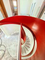 Escalier moderne en acier au carbone courbé, escalier à double rampe avec plaque d'acier de 12 mm d'épaisseur, robuste pour hall d'hôtel