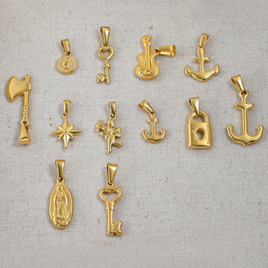 Colgantes con Encanto Náutico para la Creación de Joyería DIY |   Hacha, Rosa de los Vientos, Guitarra, Ancla y Cupido |   Acero Inoxidable con Baño de Oro PVD de 18K - Product Image 3