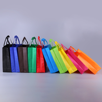 Fourre-tout écologique personnalisable Petits sacs non tissés vierges multicolores Matériau PP recyclé à poignée étanche Moyen