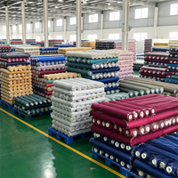 Tissu satin charmeuse 100 % polyester brillant, doux et résistant à l'abrasion, personnalisé en usine pour cercueil, robe de scène, emballage cadeau