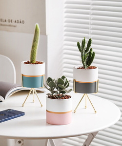 Vaso Fioriera <span class=keywords><strong>in</strong></span> <span class=keywords><strong>Ceramica</strong></span> per <span class=keywords><strong>Piante</strong></span> <span class=keywords><strong>Grasse</strong></span> <span class=keywords><strong>in</strong></span> Stile Nordico, Decorazione Unica per Interni con Verniciatura a Polvere, Piccolo Vaso per <span class=keywords><strong>Piante</strong></span> e Fiori da Appendere all'Ingrosso - Product Image 4