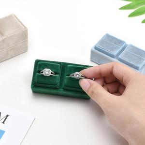 Boîtes à bijoux en velours double anneau en gros, boîtes à bijoux de mariage exquises, personnalisables avec un logo - Product Image 4