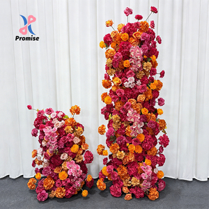 Composition florale en fausse soie ombrée rouge, orange et rose, accessoire de toile de fond de mariage luxueux - Product Image 1
