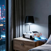 Alloy Hypercar Wecker mit LED, Sportwagen-Motorgeräuschen, Lichteffekten, USB-Aufladung, Nebelsprühfunktion, Nachttischuhr