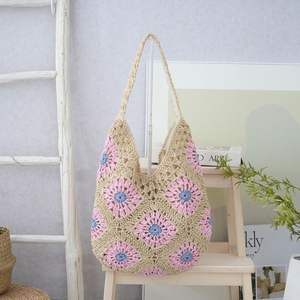 Sac seau d'épaule en paille tressée de luxe pour femme, style patchwork <span class=keywords><strong>granny</strong></span> square <span class=keywords><strong>au</strong></span> <span class=keywords><strong>crochet</strong></span>, personnalisable, pour voyage, plage, ou à porter sous le bras - Product Image 4