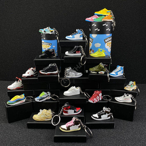Bán buôn phổ biến 3D Mini Sneakers móc khóa Thương hiệu giày thể thao khóa túi Mặt dây chuyền chính Mỹ quần áo thể loại làm bằng nhựa bền - Product Image 2
