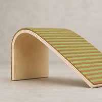 Grattoir pour chat Wave, grand modèle en liège et feutre, avec base inclinée, 395x180x175mm