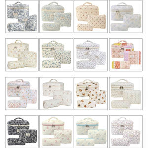 Logotipo personalizado venta al por mayor lindo 3 uds bolsa de <span class=keywords><strong>maquillaje</strong></span> conjunto acolchado Floral bolsa organizadora de cosméticos <span class=keywords><strong>para</strong></span> mujeres niñas - Product Image 3