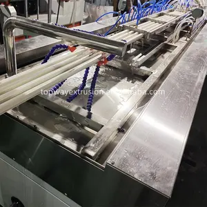 Máquina de fabricación de paneles de revestimiento de PVC WPC Panel de rejilla de PVC Línea de producción de tableros de pared