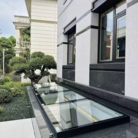 Atrium moderne vertical robuste résistant aux ouragans en alliage d'aluminium personnalisé avec puits de lumière et ventilation pour éclairage naturel