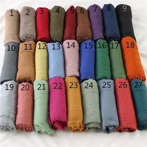Productos más vendidos Estilo de moda Fantástico Admirable Color liso Venta al por mayor Hijab de algodón arrugado musulmán - Product Image 2