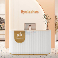 Comptoir de réception moderne rose avec façade cannelée améliorée pour salons de beauté, spas, instituts de manucure, salons de coiffure, halls d'accueil