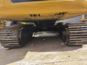 Excavatrice Caterpillar 320D d'occasion, poids opérationnel de 20 tonnes, moteur Cummins, composants hydrauliques et roulements disponibles - Product Image 6