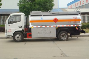 รถบรรทุกน้ำมันเบนซินแบบขับเคลื่อนสี่ล้อ รุ่น Full Drive ขนาด 20-40 ลูกบาศก์เมตร รถบรรทุกพิเศษสำหรับสถานีบริการน้ำมัน - Product Image 3