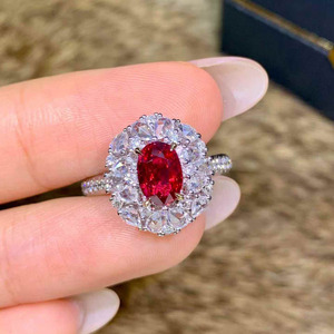 Anillo de rubí natural de sangre de paloma de 1.07 quilates con halo de oro de 18 quilates y 51 diamantes de 0.803 quilates, certificado AIGS+NGTC, joyería de lujo, anillo con piedra preciosa. - Product Image 5